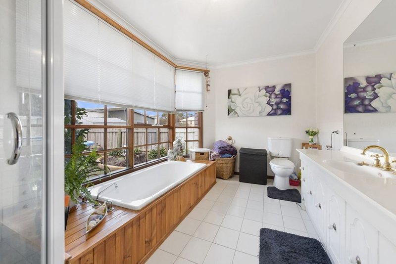 Photo - 2 Amaroo Place, Devonport TAS 7310 - Image 6