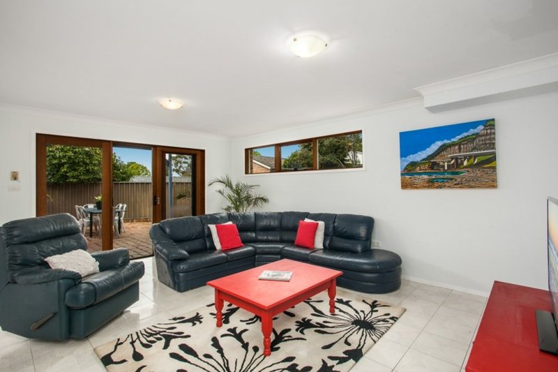 Photo - 2 Ambleside Avenue, Mount Keira NSW 2500 - Image 3