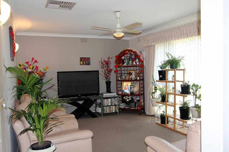 Photo - 2 Anderson Close, Hampton Park VIC 3976 - Image 2