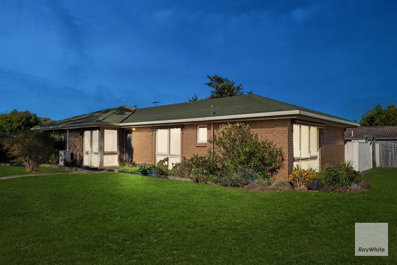 2 Angourie Crescent, Taylors Lakes VIC 3038