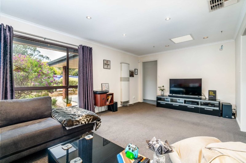 Photo - 2 Anita Court, Aberfoyle Park SA 5159 - Image 3