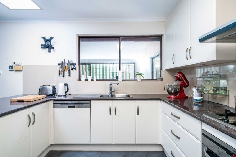 Photo - 2 Anita Court, Aberfoyle Park SA 5159 - Image 5