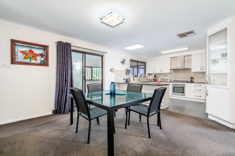 Photo - 2 Anita Court, Aberfoyle Park SA 5159 - Image 6