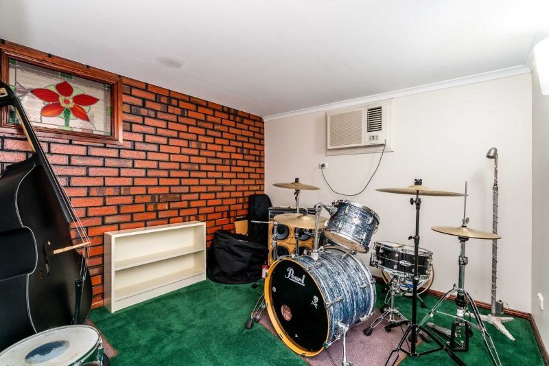 Photo - 2 Anita Court, Aberfoyle Park SA 5159 - Image 10