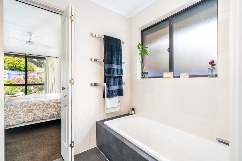 Photo - 2 Anita Court, Aberfoyle Park SA 5159 - Image 12
