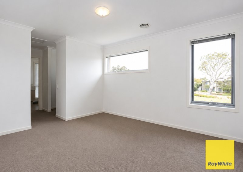 Photo - 2 Antigua Walk, Epping VIC 3076 - Image 5