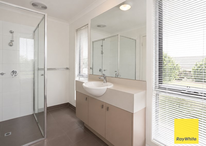 Photo - 2 Antigua Walk, Epping VIC 3076 - Image 6