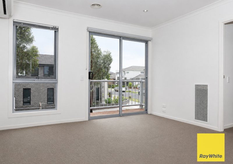 Photo - 2 Antigua Walk, Epping VIC 3076 - Image 7