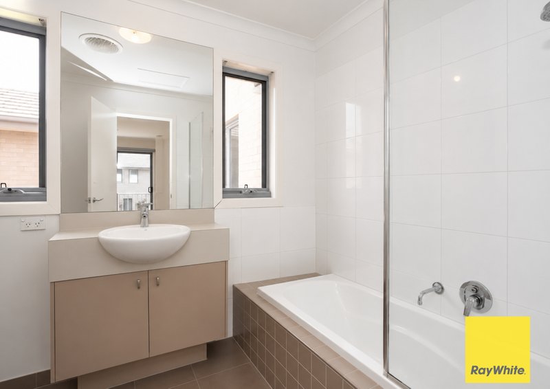 Photo - 2 Antigua Walk, Epping VIC 3076 - Image 9
