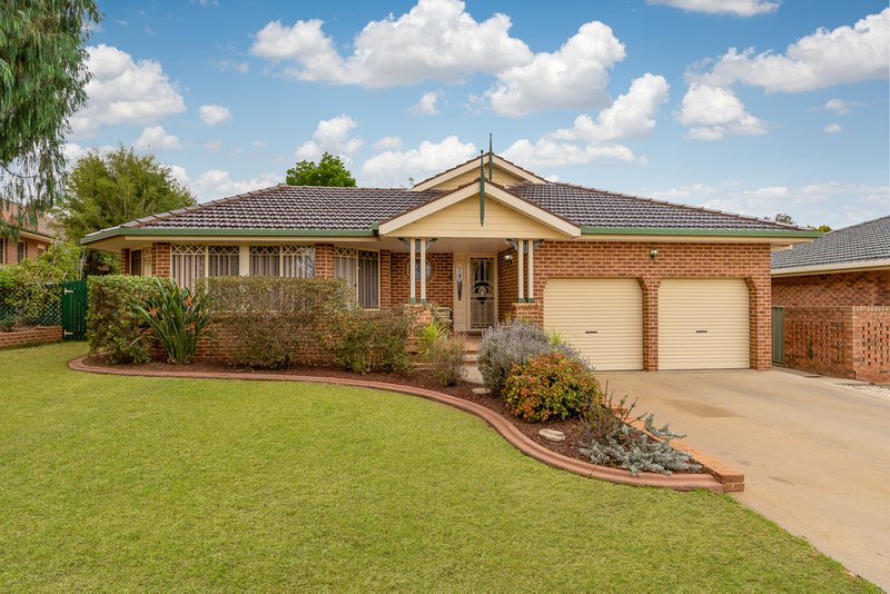 2 Appian Way, Cowra NSW 2794