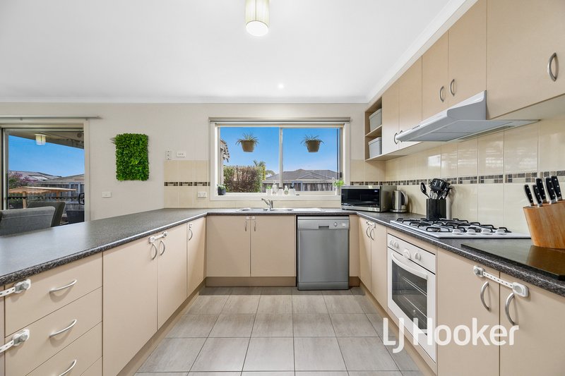 Photo - 2 Arden Avenue, Pakenham VIC 3810 - Image 2