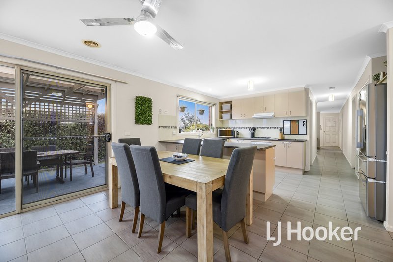 Photo - 2 Arden Avenue, Pakenham VIC 3810 - Image 3