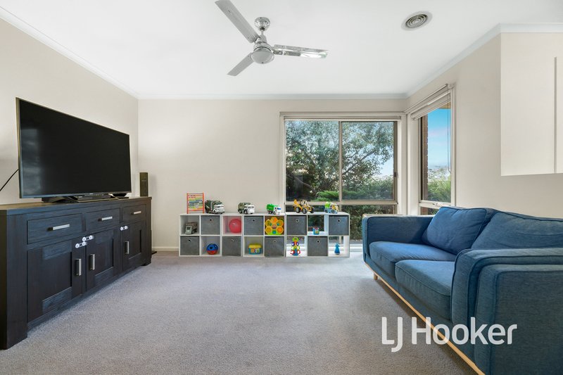 Photo - 2 Arden Avenue, Pakenham VIC 3810 - Image 5