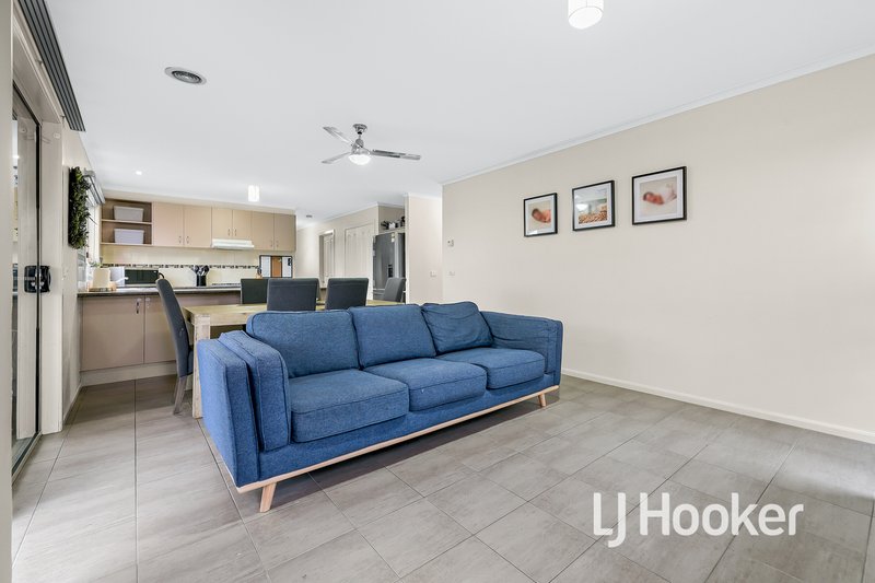 Photo - 2 Arden Avenue, Pakenham VIC 3810 - Image 6