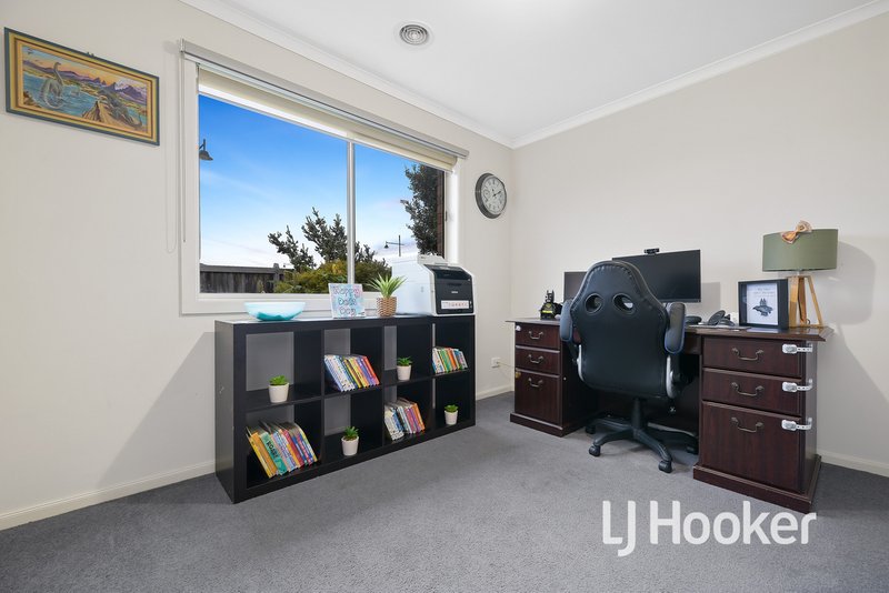 Photo - 2 Arden Avenue, Pakenham VIC 3810 - Image 11