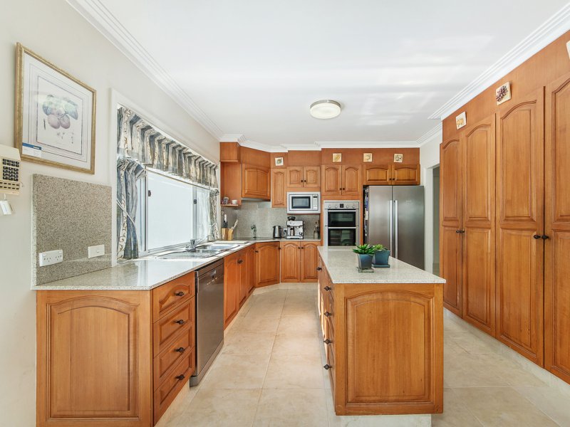 Photo - 2 Ardrossan Place, Highland Park QLD 4211 - Image 4