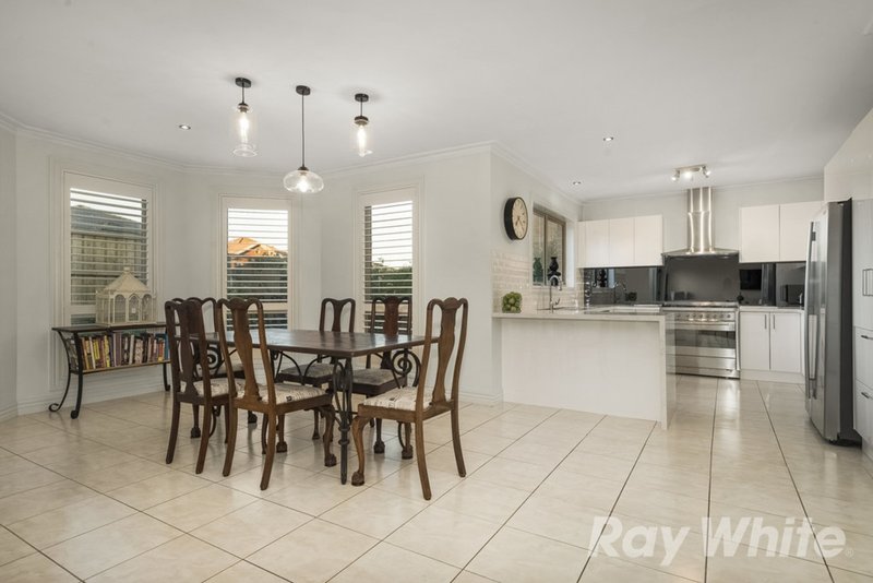 Photo - 2 Arlington Drive, Glen Waverley VIC 3150 - Image 5