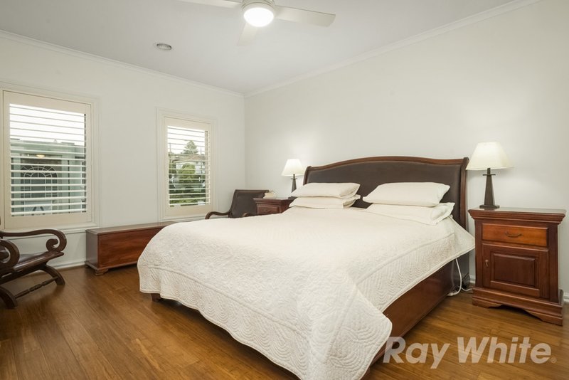 Photo - 2 Arlington Drive, Glen Waverley VIC 3150 - Image 7