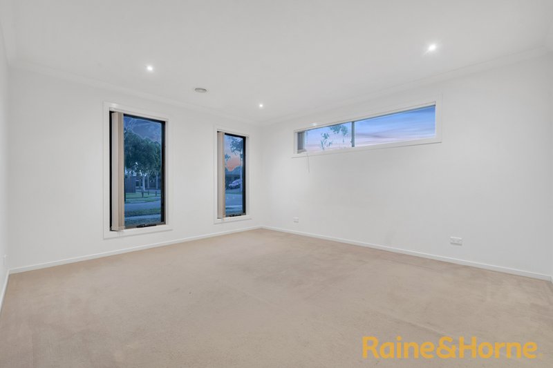 Photo - 2 Armstrong Street, Cranbourne East VIC 3977 - Image 2