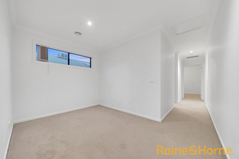 Photo - 2 Armstrong Street, Cranbourne East VIC 3977 - Image 11