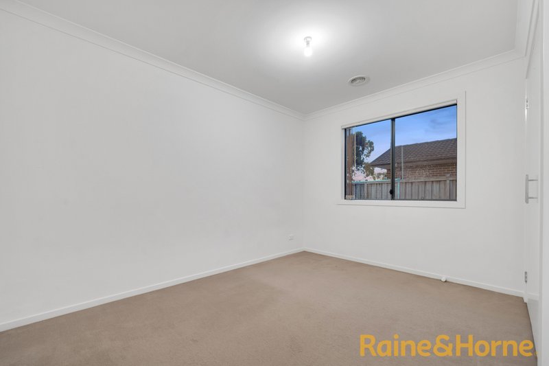 Photo - 2 Armstrong Street, Cranbourne East VIC 3977 - Image 12