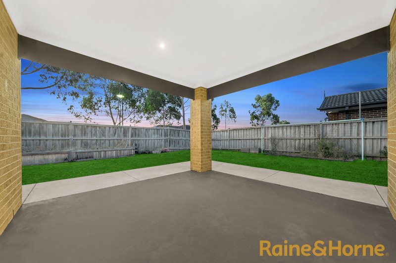 Photo - 2 Armstrong Street, Cranbourne East VIC 3977 - Image 16