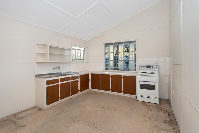 Photo - 2 Armstrong Street, Hermit Park QLD 4812 - Image 5