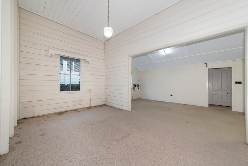 Photo - 2 Armstrong Street, Hermit Park QLD 4812 - Image 8