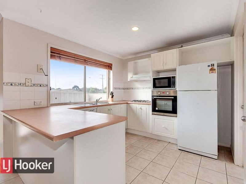 Photo - 2 Ashbrook Way, Cranbourne West VIC 3977 - Image 4