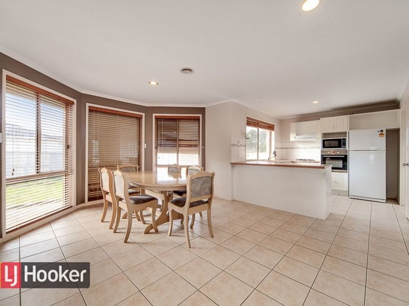 Photo - 2 Ashbrook Way, Cranbourne West VIC 3977 - Image 7