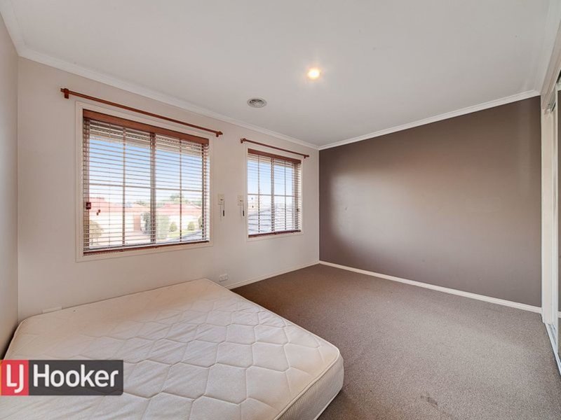 Photo - 2 Ashbrook Way, Cranbourne West VIC 3977 - Image 9