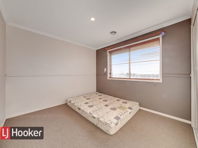 Photo - 2 Ashbrook Way, Cranbourne West VIC 3977 - Image 11