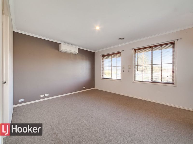 Photo - 2 Ashbrook Way, Cranbourne West VIC 3977 - Image 12