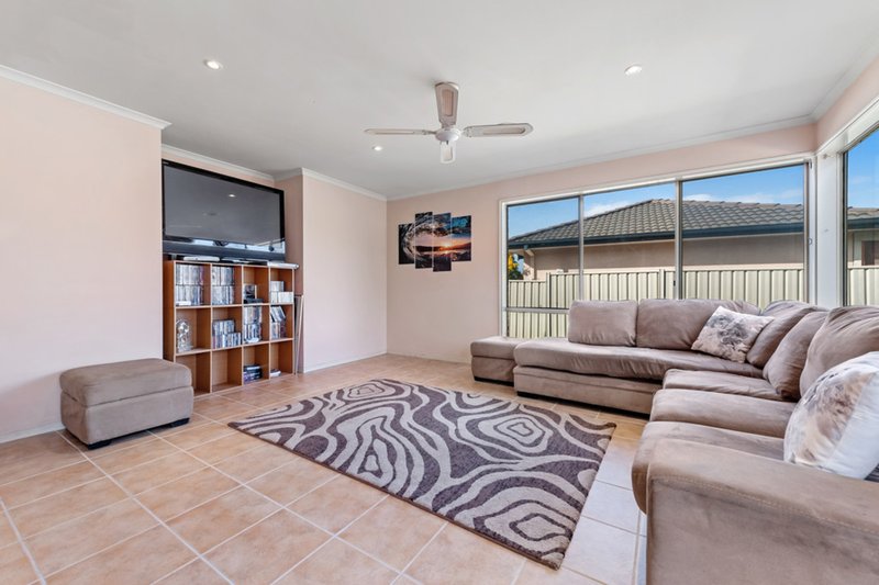 Photo - 2 Ashby Lane, Caroline Springs VIC 3023 - Image 4