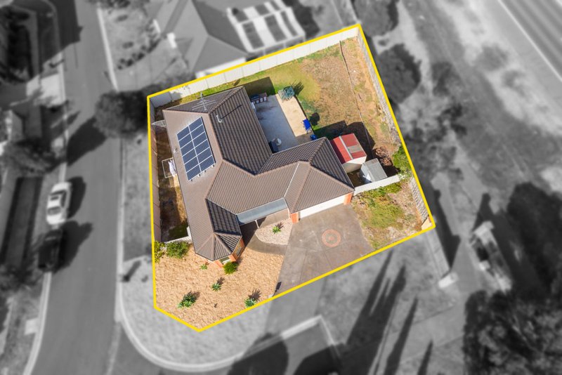 Photo - 2 Ashby Lane, Caroline Springs VIC 3023 - Image 12