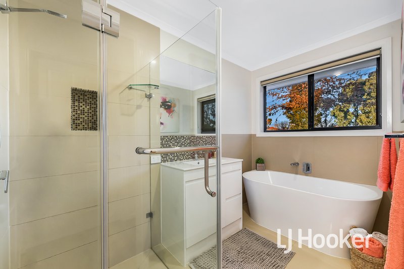 Photo - 2 Ashwood Grove, Pakenham VIC 3810 - Image 10