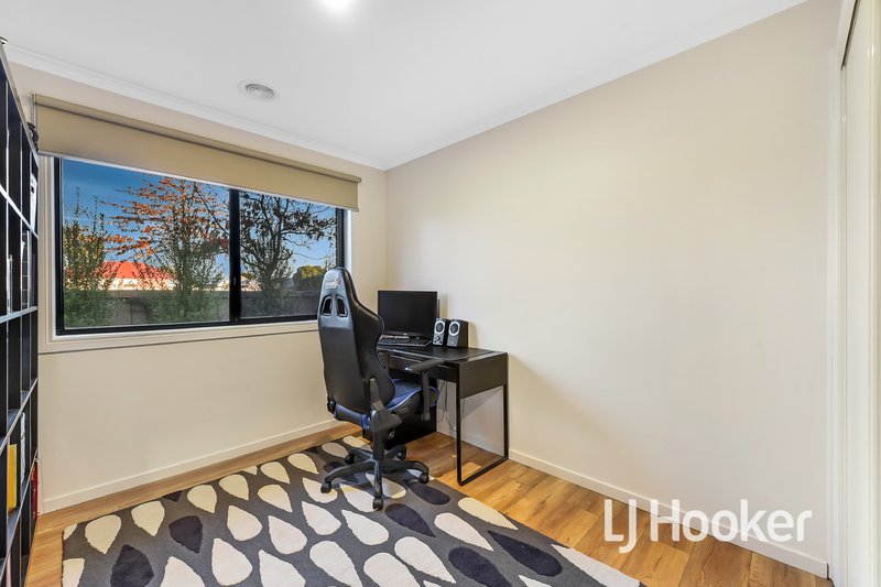 Photo - 2 Ashwood Grove, Pakenham VIC 3810 - Image 13