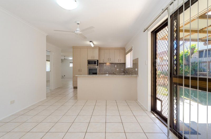 Photo - 2 Atholl Court, Kin Kora QLD 4680 - Image 3