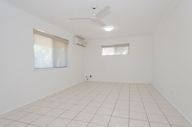 Photo - 2 Atholl Court, Kin Kora QLD 4680 - Image 7