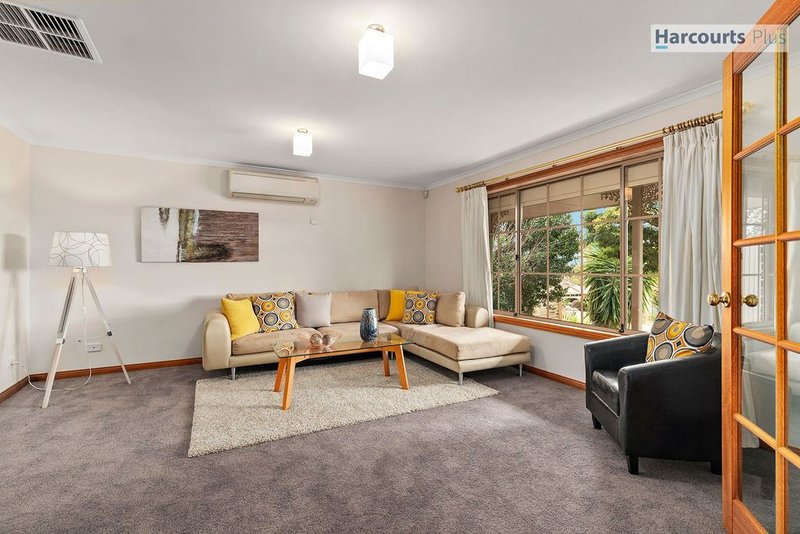 Photo - 2 Aurora Street, Hallett Cove SA 5158 - Image 2