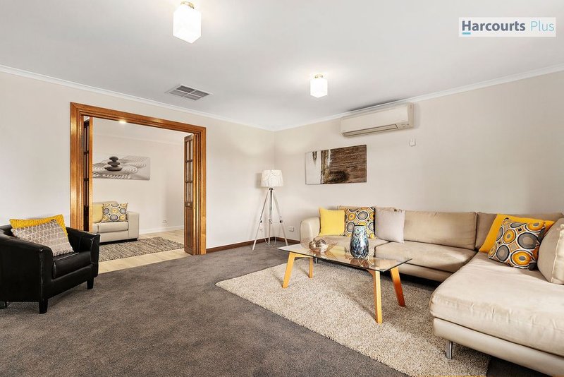 Photo - 2 Aurora Street, Hallett Cove SA 5158 - Image 3