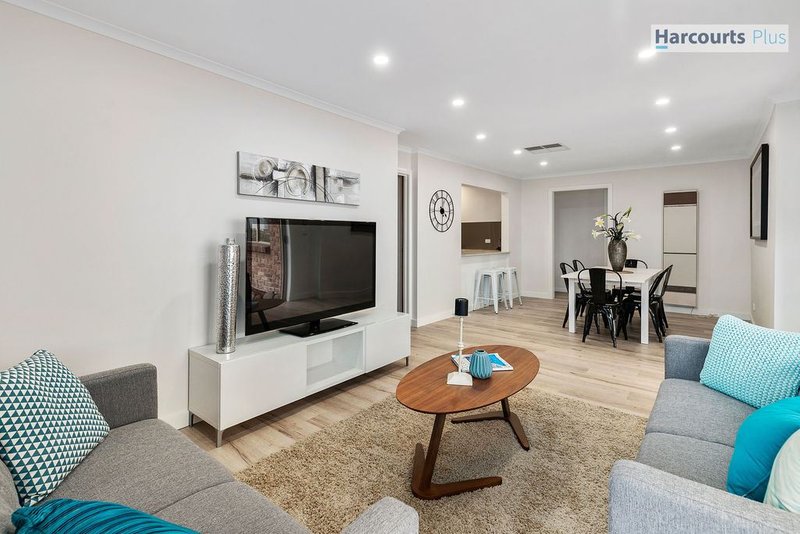 Photo - 2 Aurora Street, Hallett Cove SA 5158 - Image 9