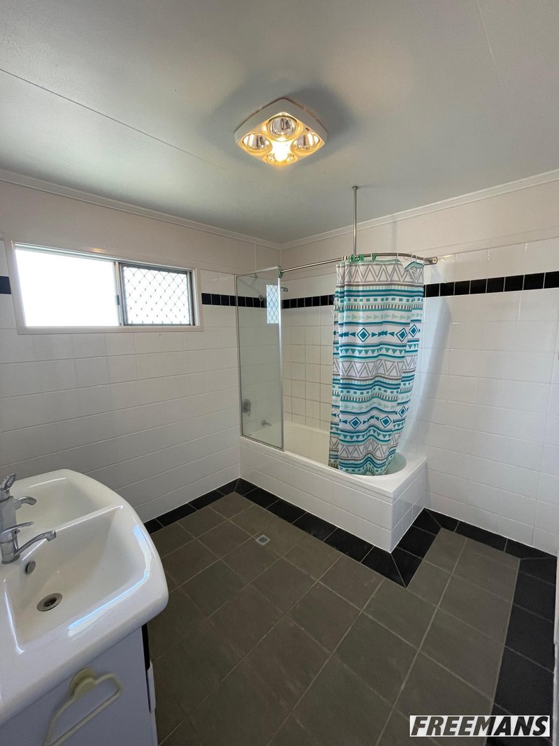 Photo - 2 Avoca Place, Nanango QLD 4615 - Image 11