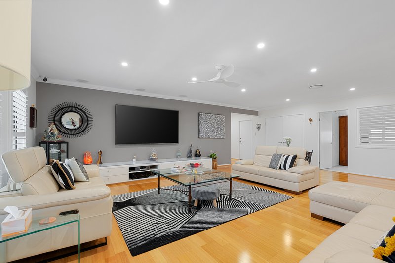 Photo - 2 Avonlea Street, Murrumba Downs QLD 4503 - Image 6