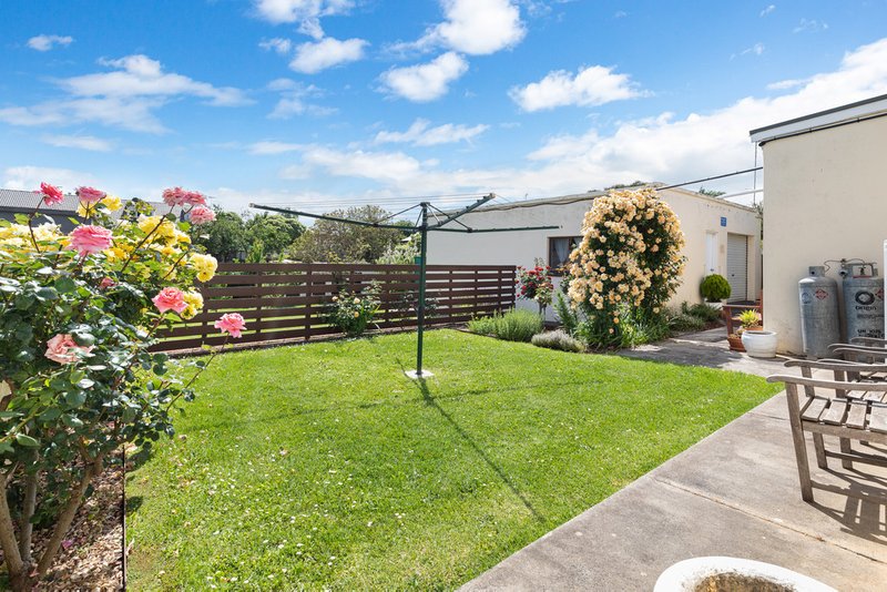 Photo - 2 Bailey Street, Mount Gambier SA 5290 - Image 11