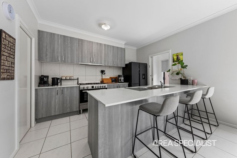 Photo - 2 Bambury Close, Koo Wee Rup VIC 3981 - Image 5