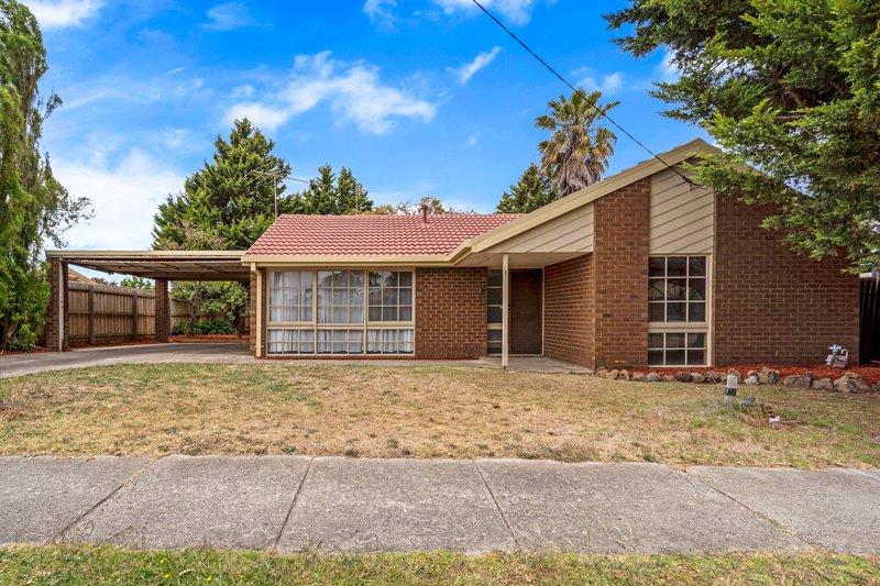 Photo - 2 Banbury Crescent, Craigieburn VIC 3064 - Image 2