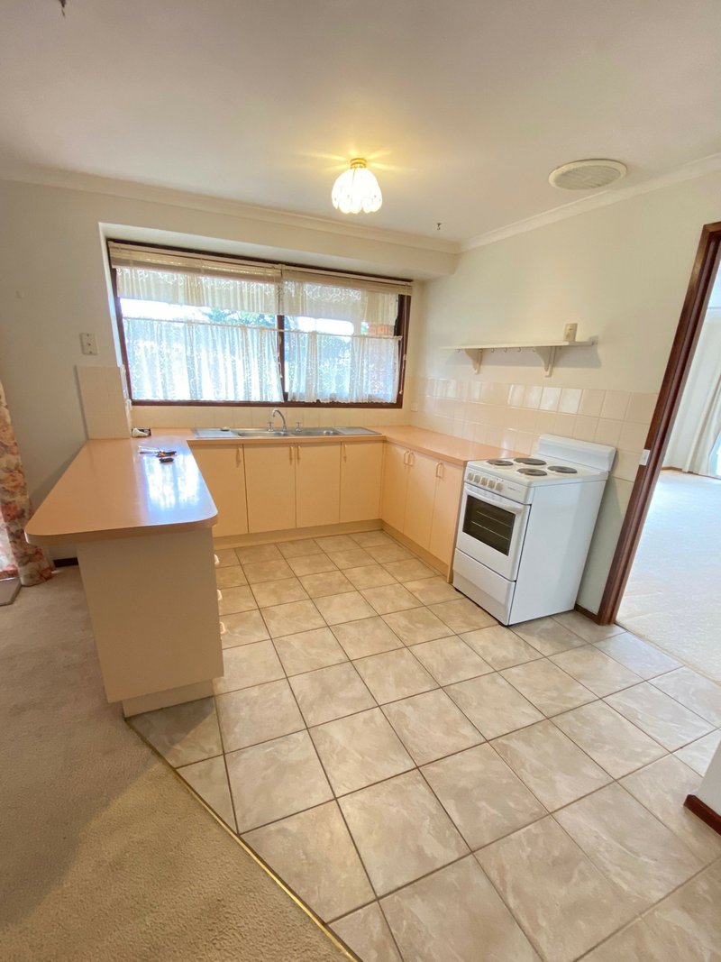 Photo - 2 Banksia Court, Romsey VIC 3434 - Image 3