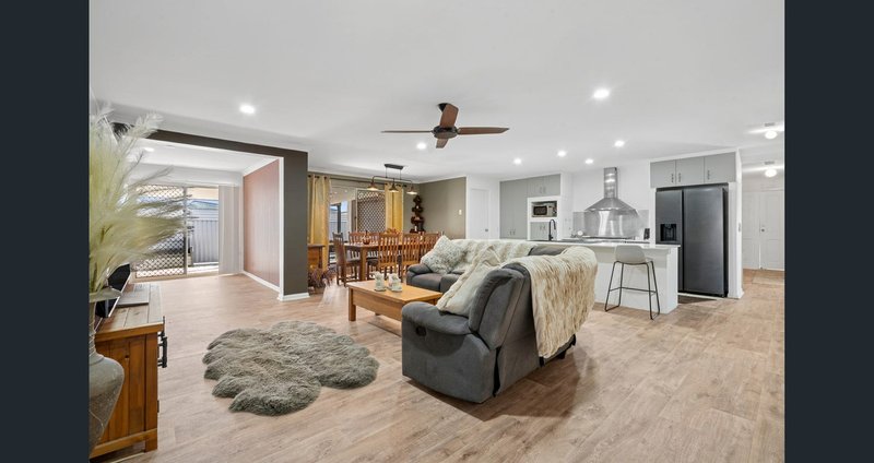 Photo - 2 Barculdie Crescent, Deception Bay QLD 4508 - Image 2