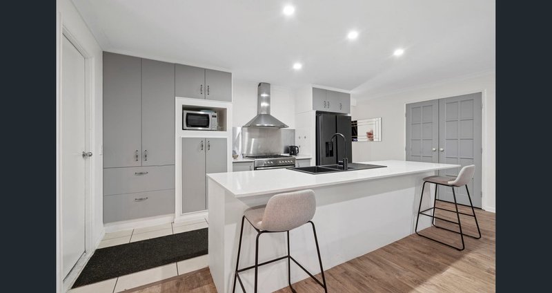 Photo - 2 Barculdie Crescent, Deception Bay QLD 4508 - Image 3
